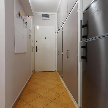 Apartman áron *